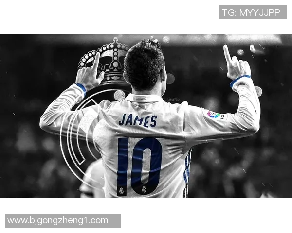 黑白足球明星剪影艺术作品展现运动之美与激情的完美结合